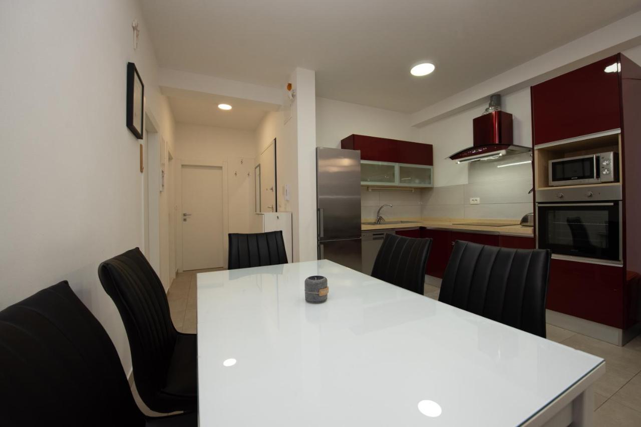 Apartment Miss Tina Трогир Екстериор снимка