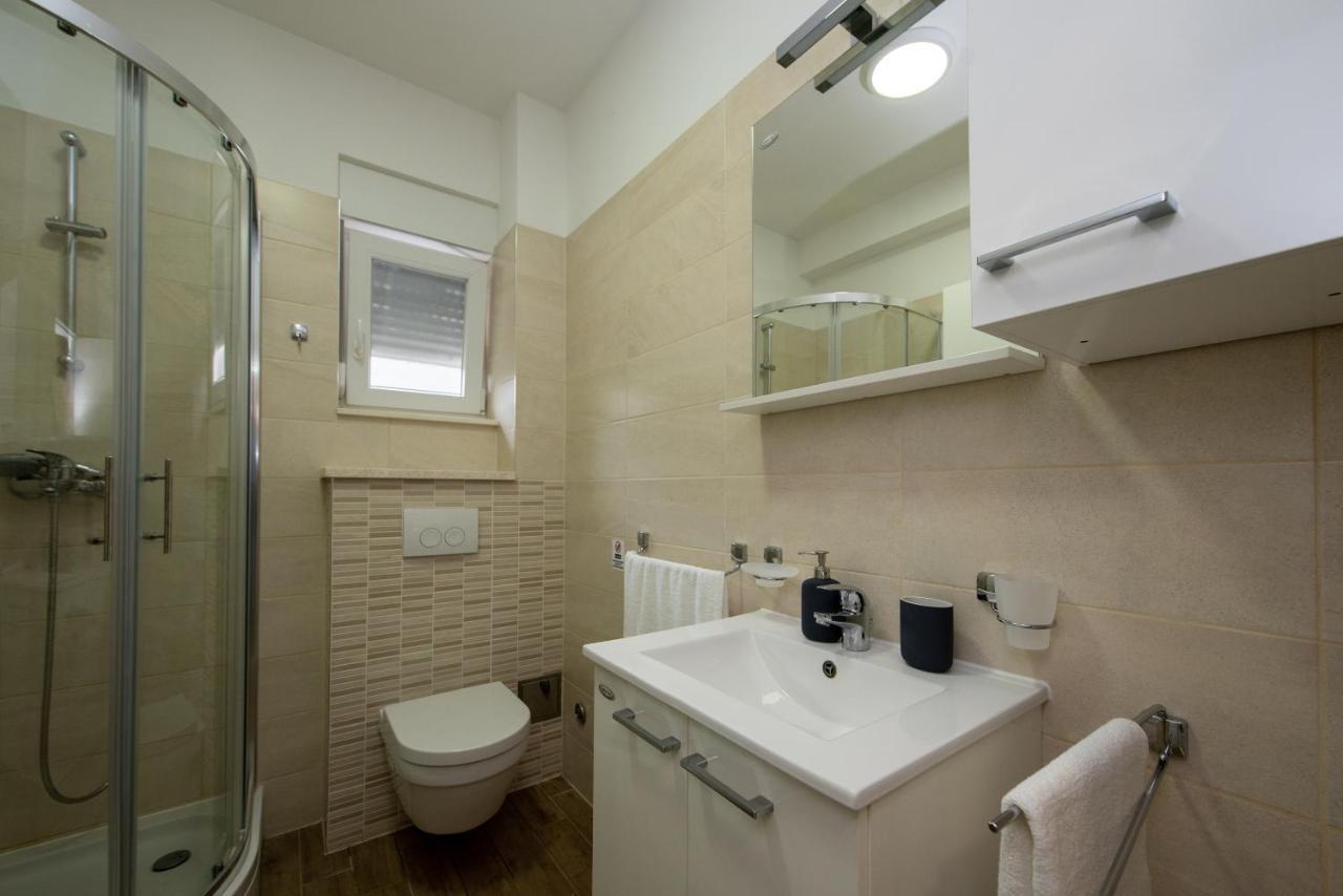 Apartment Miss Tina Трогир Екстериор снимка