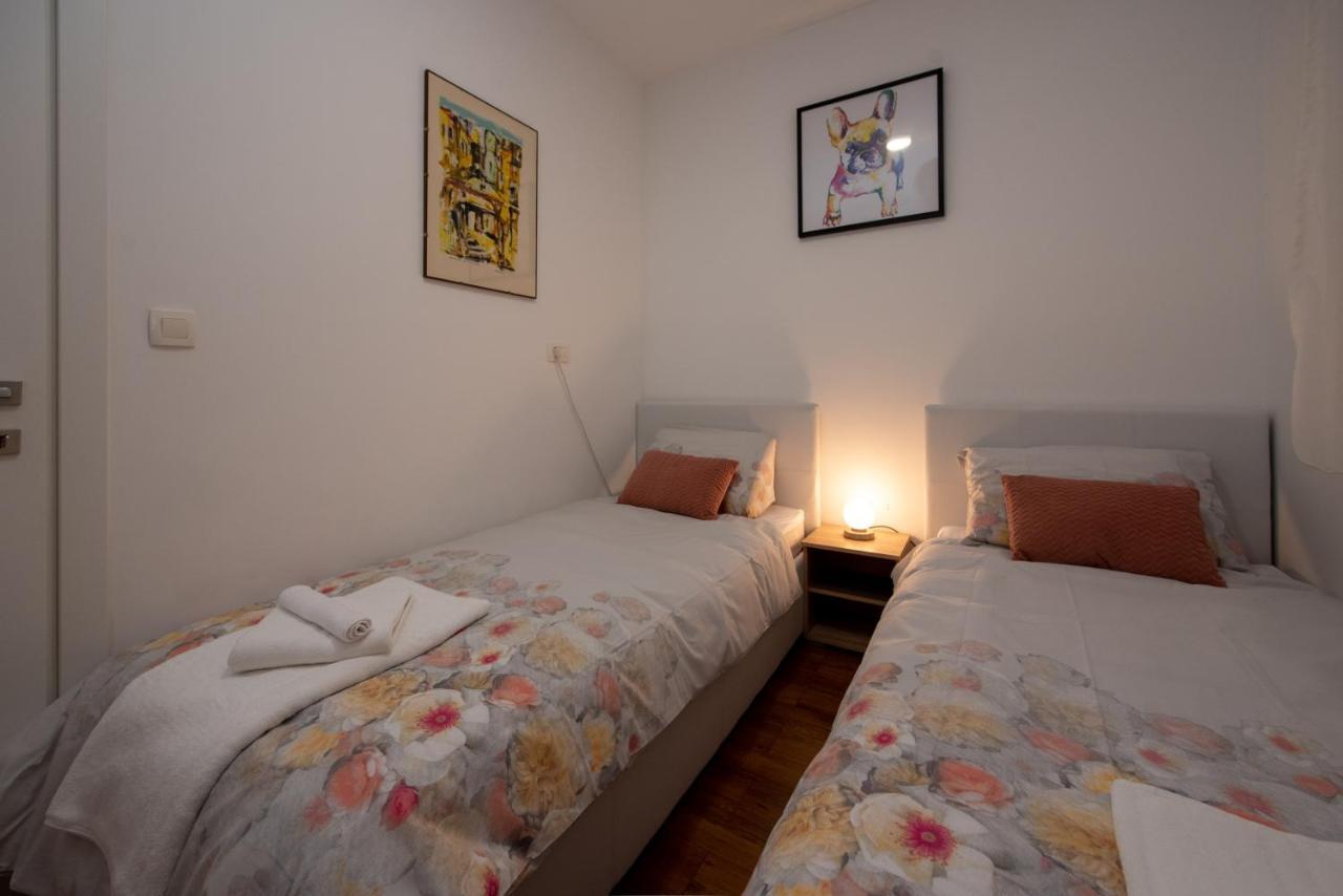 Apartment Miss Tina Трогир Екстериор снимка