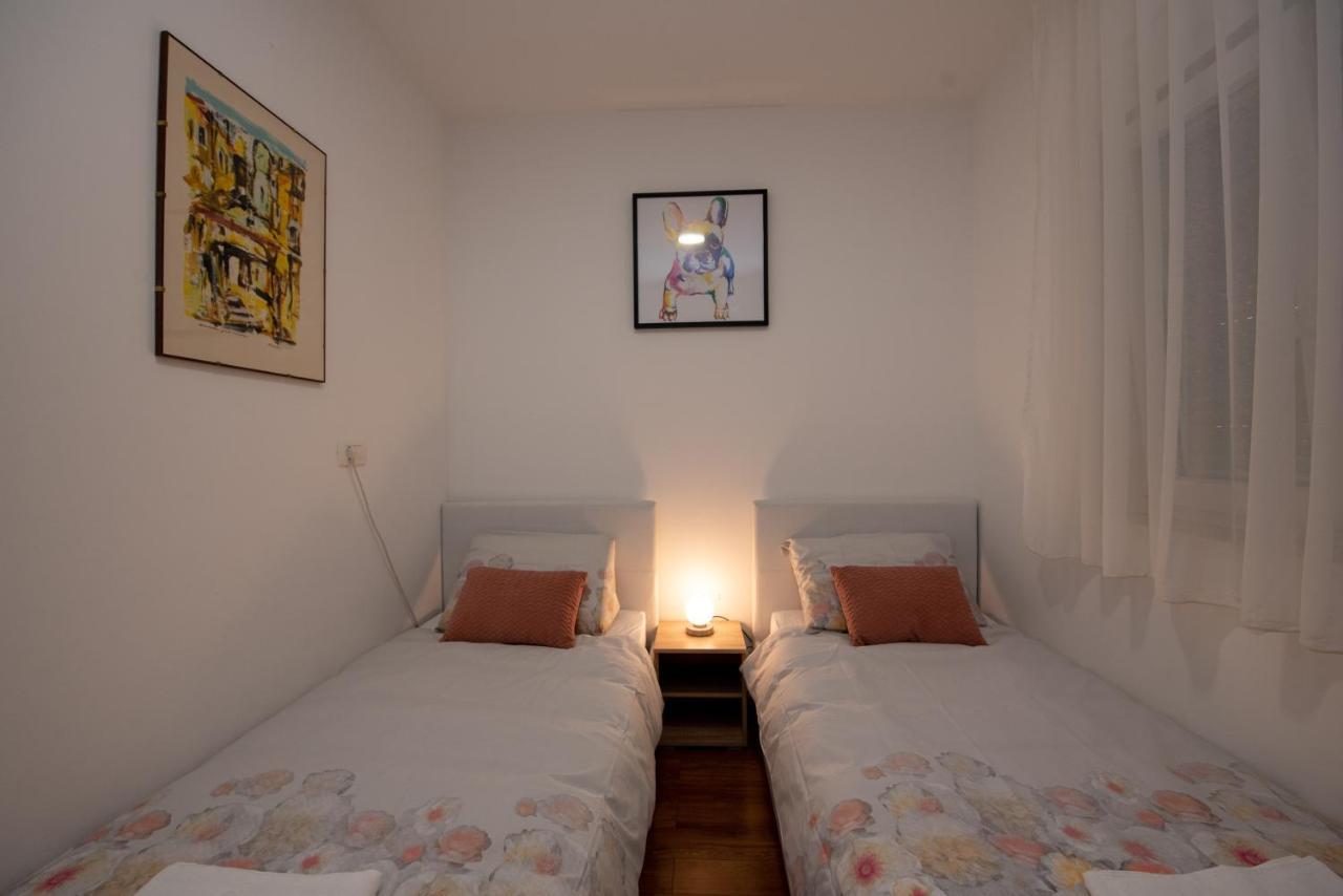 Apartment Miss Tina Трогир Екстериор снимка