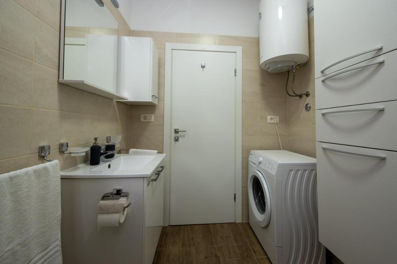 Apartment Miss Tina Трогир Екстериор снимка