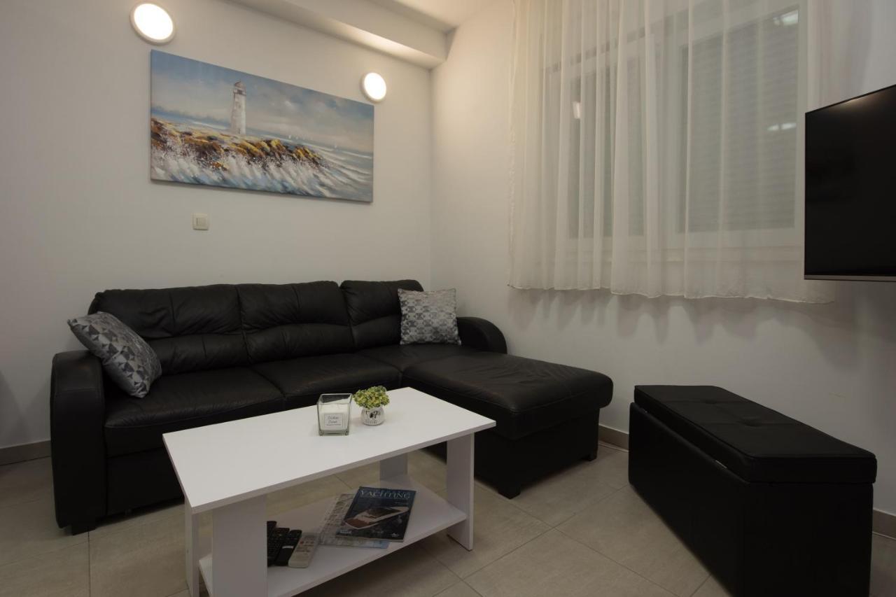 Apartment Miss Tina Трогир Екстериор снимка