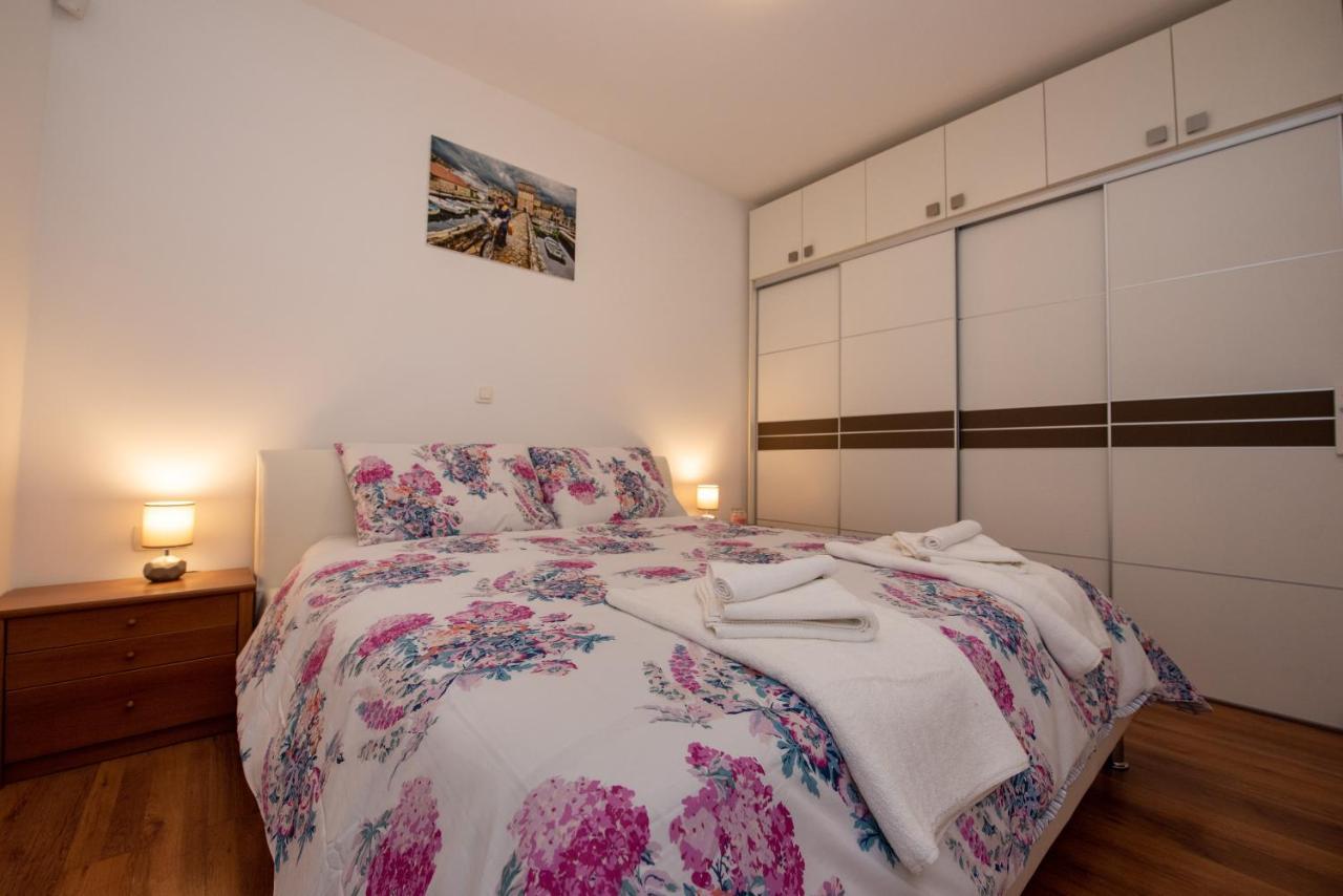 Apartment Miss Tina Трогир Екстериор снимка