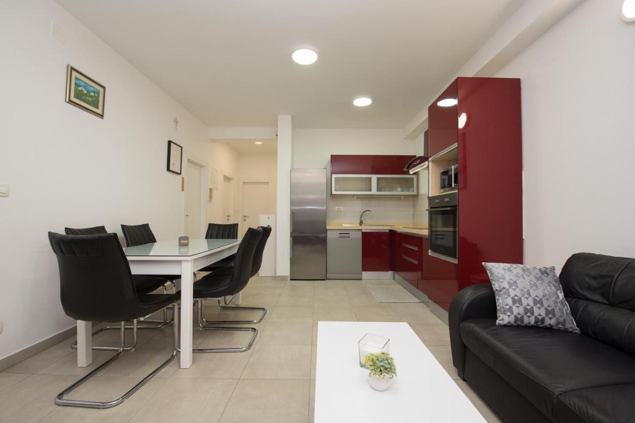 Apartment Miss Tina Трогир Екстериор снимка
