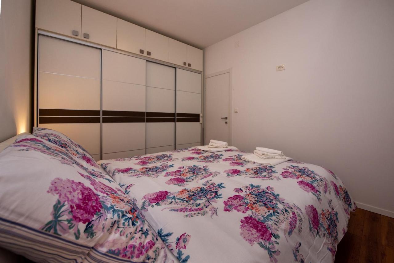 Apartment Miss Tina Трогир Екстериор снимка