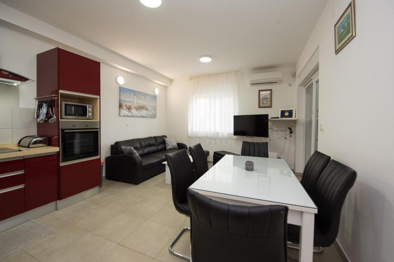 Apartment Miss Tina Трогир Екстериор снимка