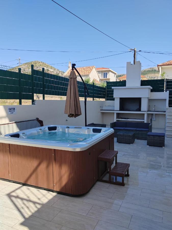 Apartment Miss Tina Трогир Екстериор снимка