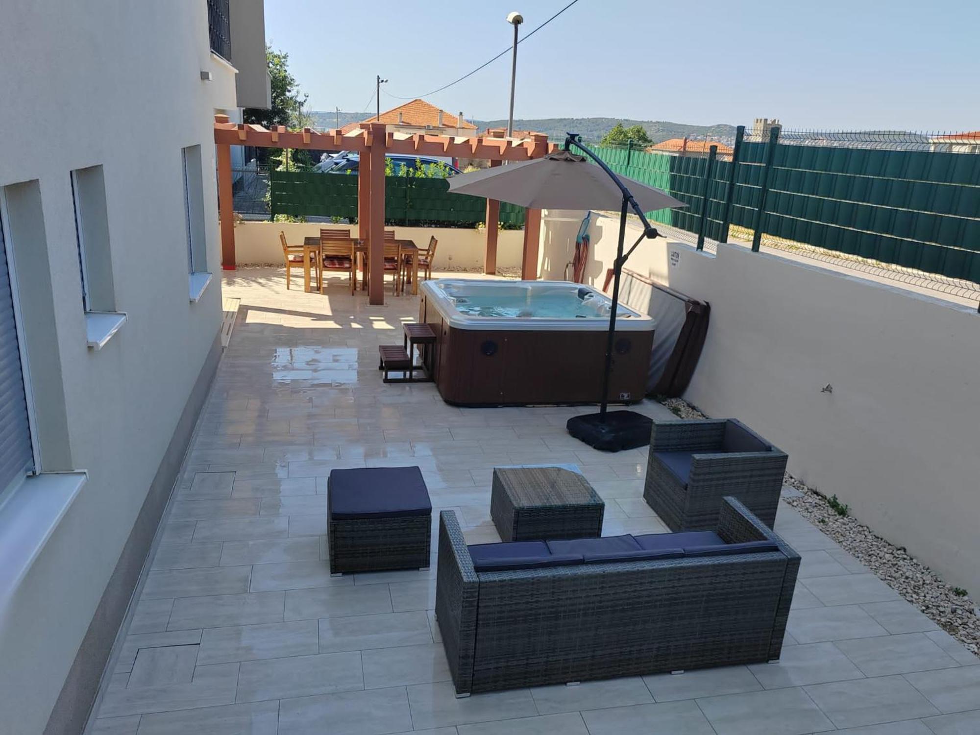 Apartment Miss Tina Трогир Екстериор снимка
