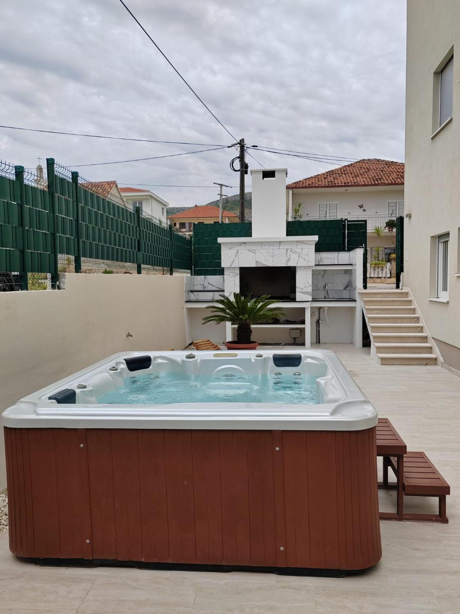 Apartment Miss Tina Трогир Екстериор снимка