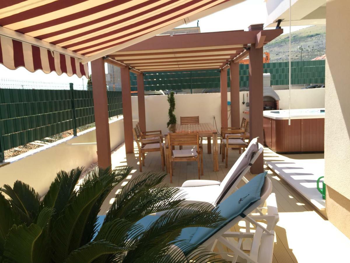 Apartment Miss Tina Трогир Екстериор снимка